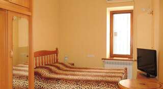 Апартаменты Apartment in Matrosskiy Ялта Апартаменты с балконом-9